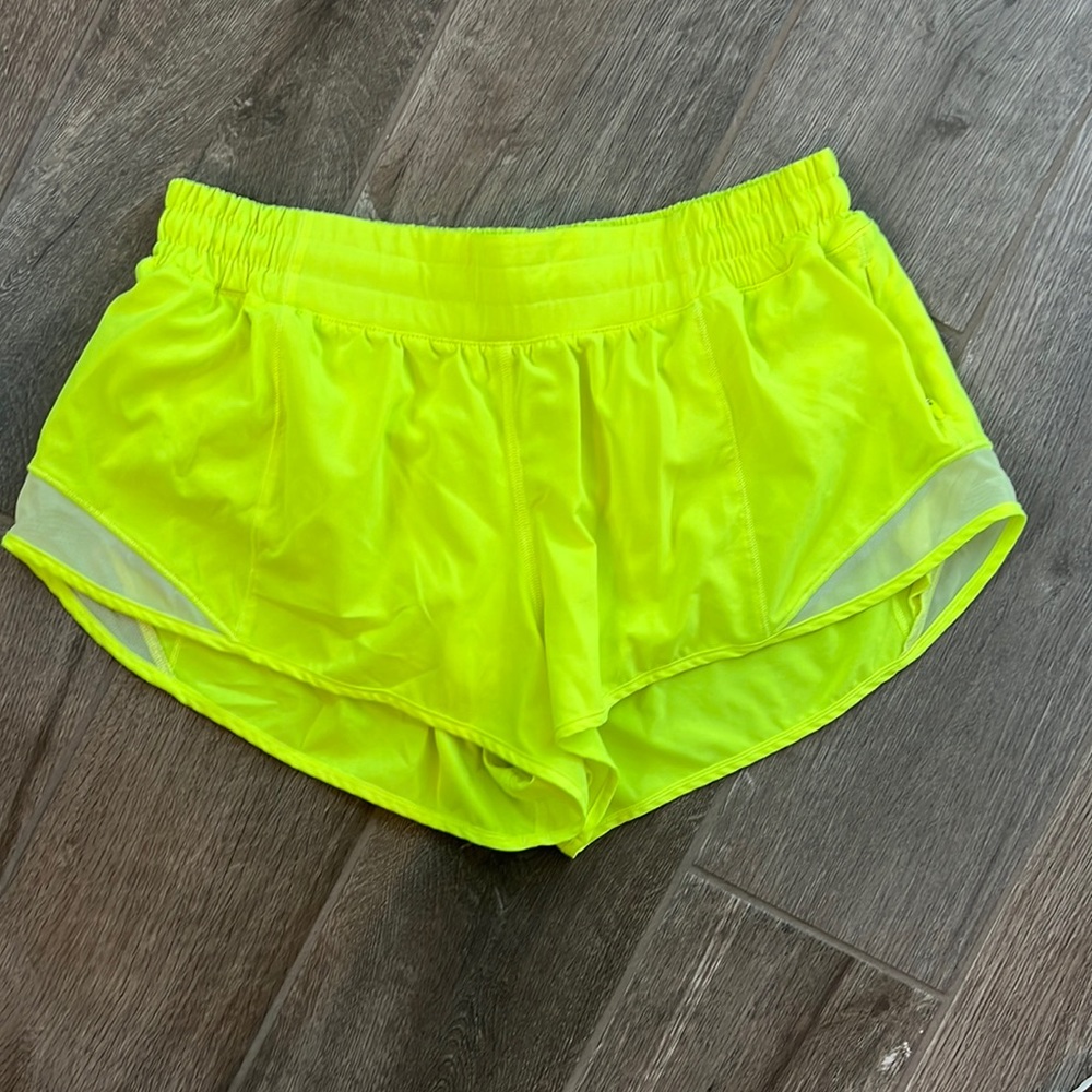 Lululemon Hotty Hot Low-Rise Lined Short 2.5” neon yellow size 10